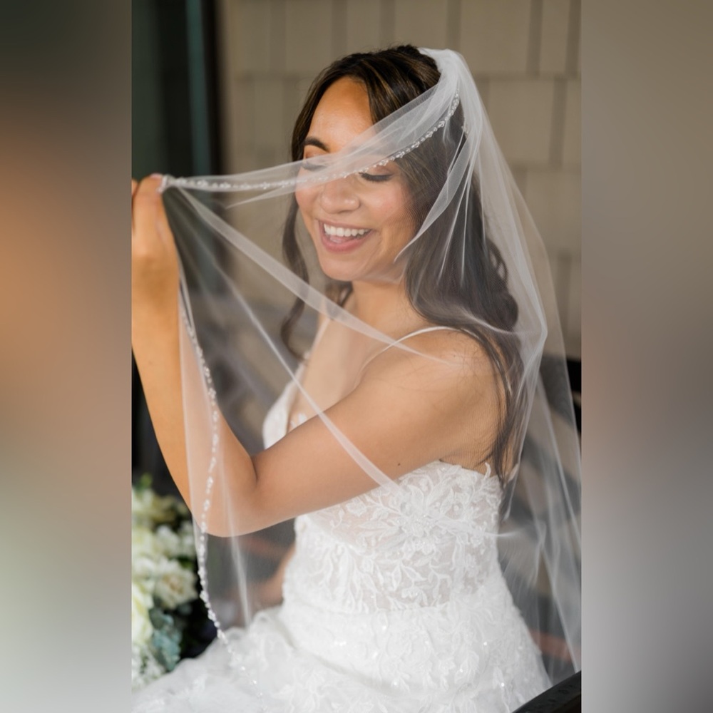 Fingertip Beaded Wedding Veil Tulle Ivory Bridal Hairpieces - Picture 2 of 4